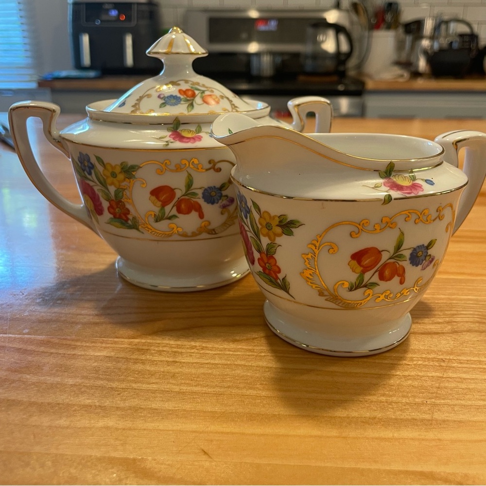 Noritake cream and sugar bowl in a floral pattern. Excellent condition.
